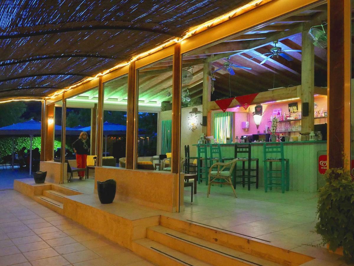 Hotel Les Cigalous Salavas Exterior foto